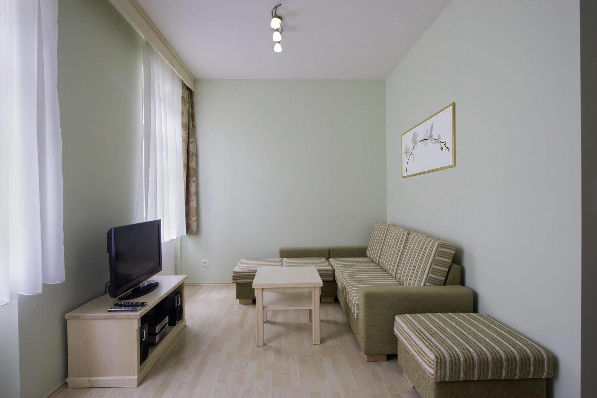 Andel Apartahotel 3*